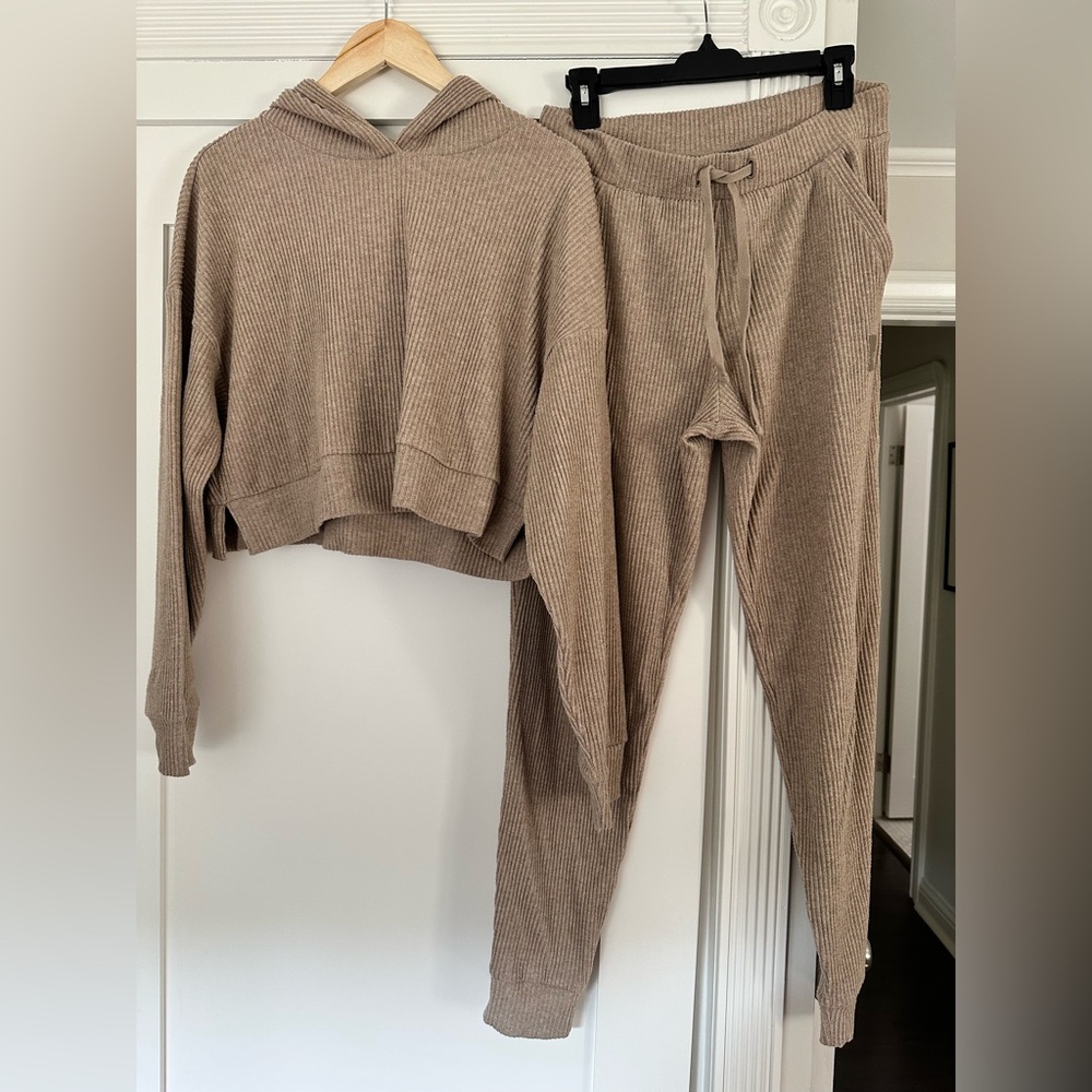 ALO Yoga Beige Ribbed Lounge Set